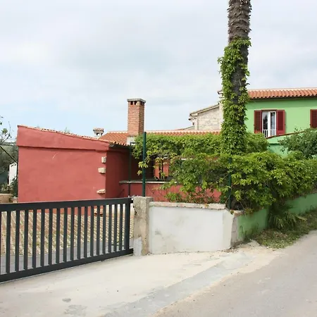 House Bougainvillea Vikendica Pula