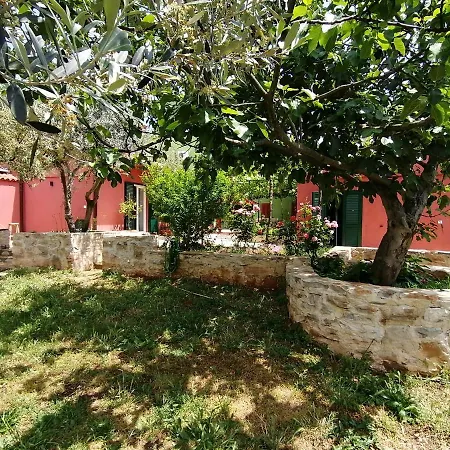 House Bougainvillea Vikendica