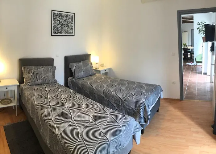 House Bougainvillea Tatil Evi Pula