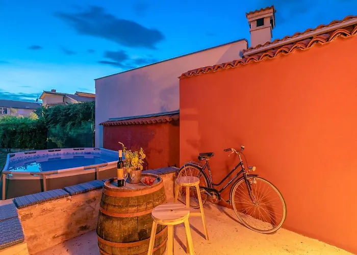 Vikendica House Bougainvillea *