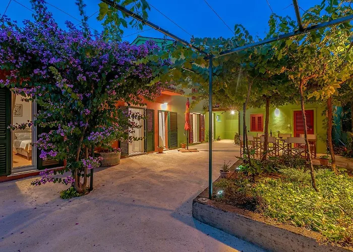 House Bougainvillea Pula