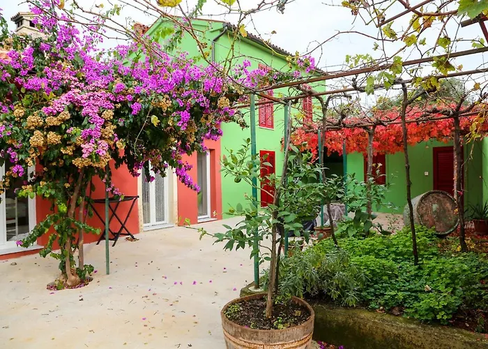 House Bougainvillea Vikendica Pula