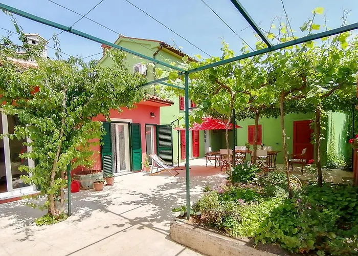 House Bougainvillea Pula