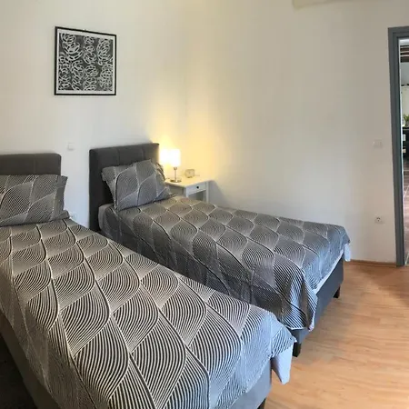 House Bougainvillea بيت للعطل بولا