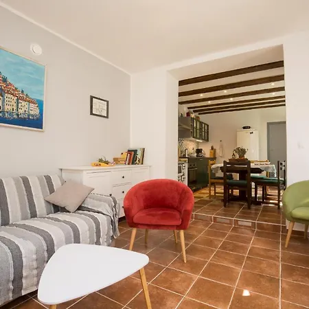 House Bougainvillea بيت للعطل بولا