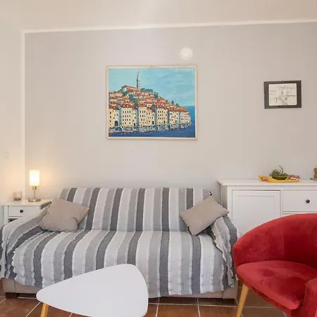 House Bougainvillea بيت للعطل بولا