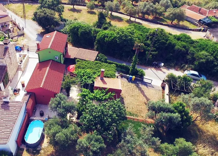 House Bougainvillea * Pula